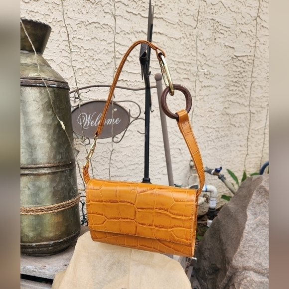 BROTHER VELLIES LIJADU CROC-EMBOSSED LEATHER SHOULDER BAG AND CLUTCH - Picture 4 of 9